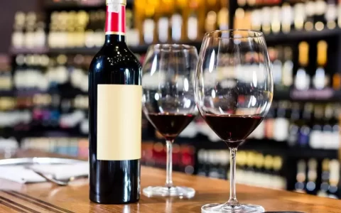 波尔多红酒有哪些品牌产品（葡萄酒到底用不用醒酒）