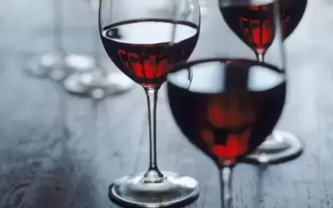 奥兰小红帽红酒怎么样（奥兰小红帽是什么级别的酒）