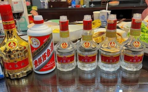 今日酒价格 2026年08月01日｜8月开门白酒横盘、飞天1776元溢价137，茅台双价时代延续，五粮液中报独增近翻倍、机构看多超25%