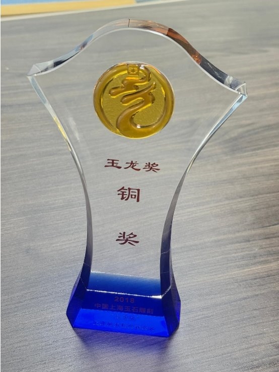 女士戴小叶紫檀手串选什么款式？108颗素串清雅百搭，加一颗南红提亮更显气质