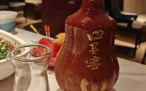 口子窖兼 8 初次品鉴：柔和馥郁，一款不错的兼香型好酒