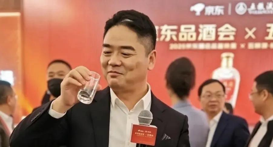 洋河为什么跌这么惨？老乡刘强东出手能扭转局面吗