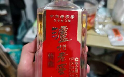 剑南春喝完换上泸州老窖特曲，我才发现：年轻人喝酒的选择真的变了！