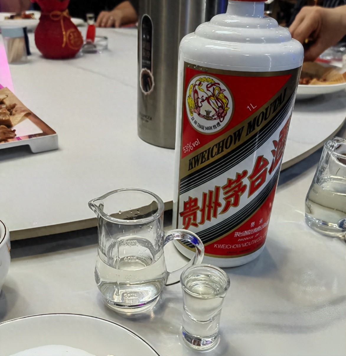 喝茅台前要不要“醒酒”？牢记“2好2不醒”，原来这么多年没喝对