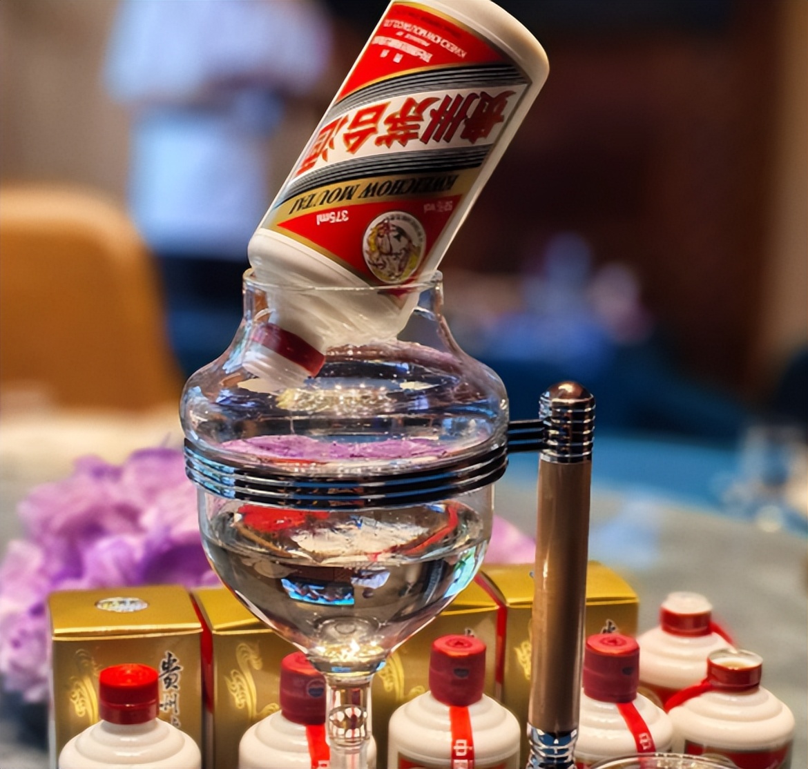喝茅台前要不要“醒酒”？牢记“2好2不醒”，原来这么多年没喝对