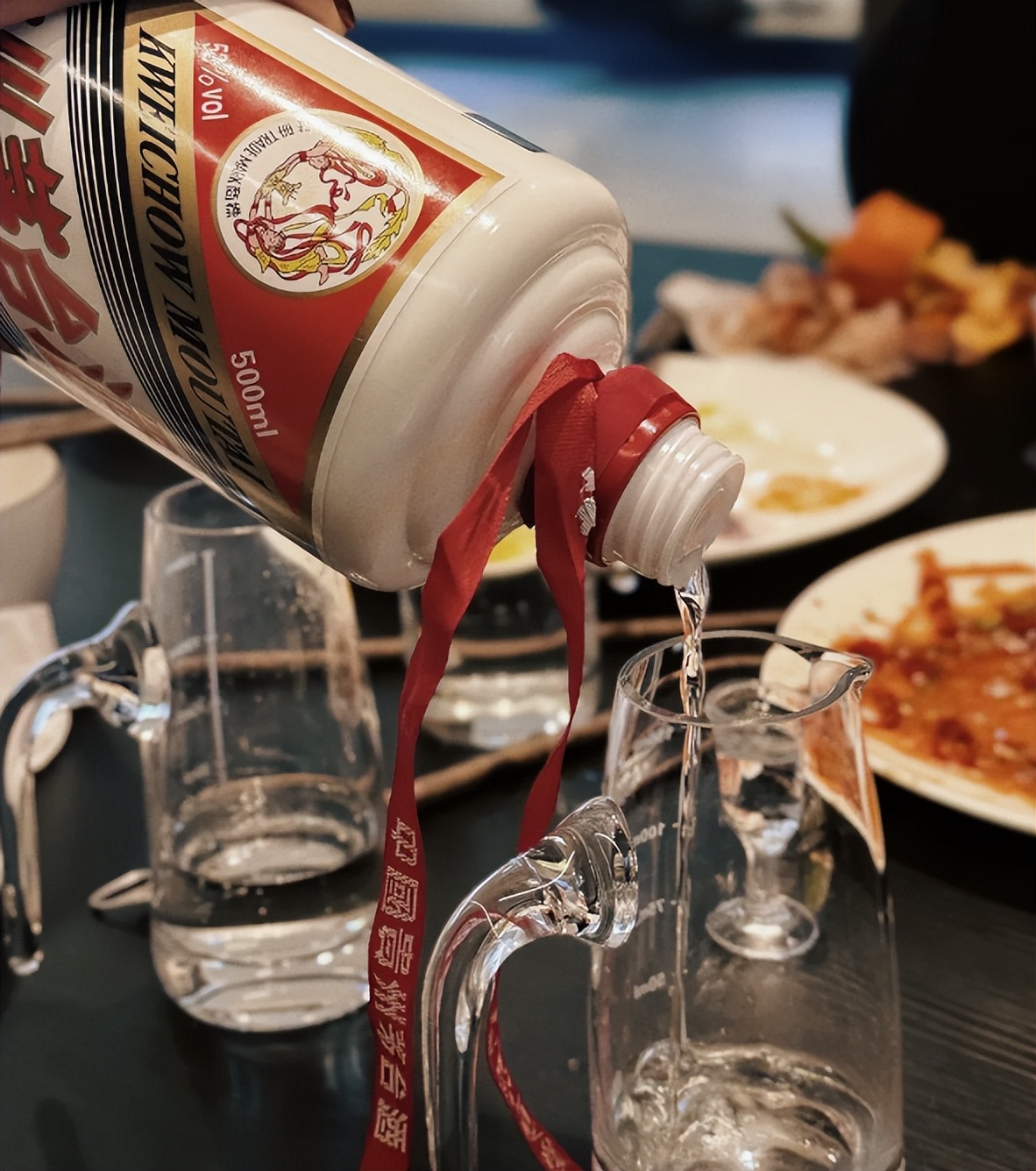 喝茅台前要不要“醒酒”？牢记“2好2不醒”，原来这么多年没喝对