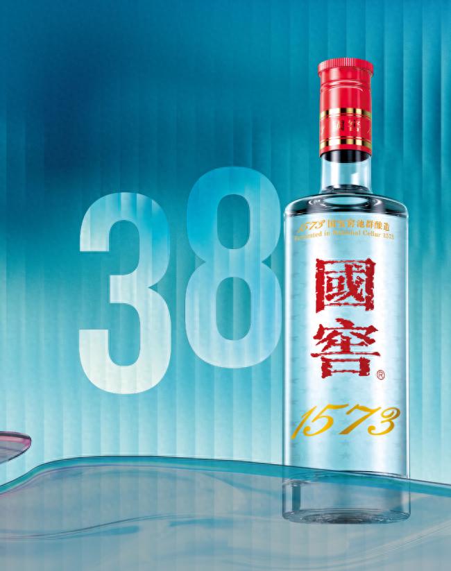 新手友好型：对初次喝白酒的人来说38度国窖是高端低度白酒入门款