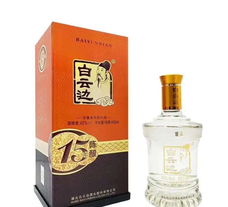 湖北人平时喝啥酒?白云边15年撑酒席面子,毛铺黑荞才是深夜大排档王炸,劲酒上不了主桌