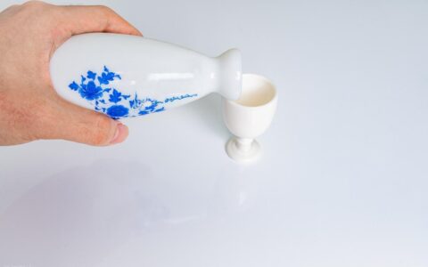 白酒入口越“绵柔”越好吗？酒友买酒先别被这两个字带偏