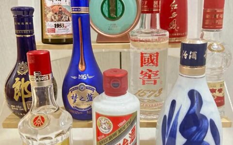 十大名酒摆一桌！浓香清香酱香到底该怎么选