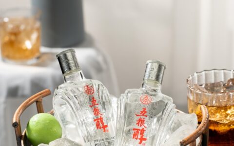 小瓶酒市场爆发，名酒集体加码"轻量革命"