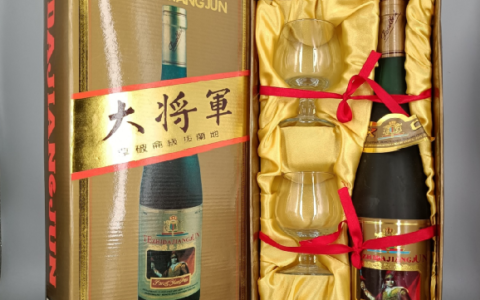 河南名优酒:90年代济源拔兰地大将军