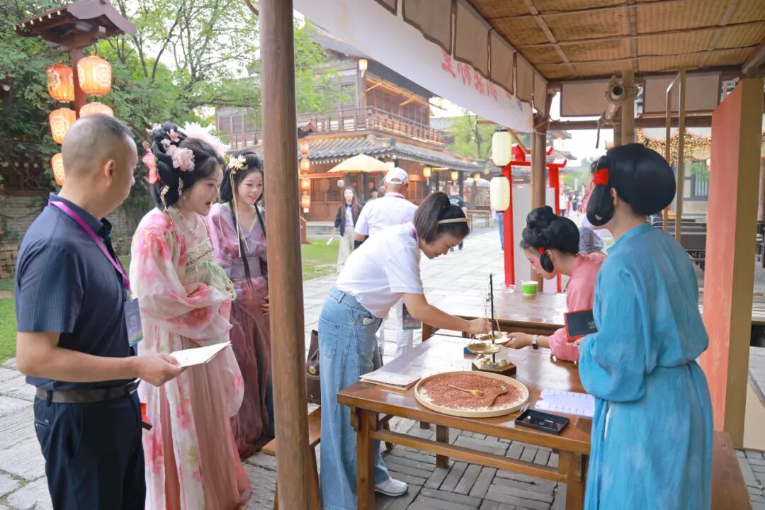 贵州茅台2026年湖北茅友嘉年华暨贵州茅台酒(春夏秋冬)四季文化产品发布会在襄阳举行