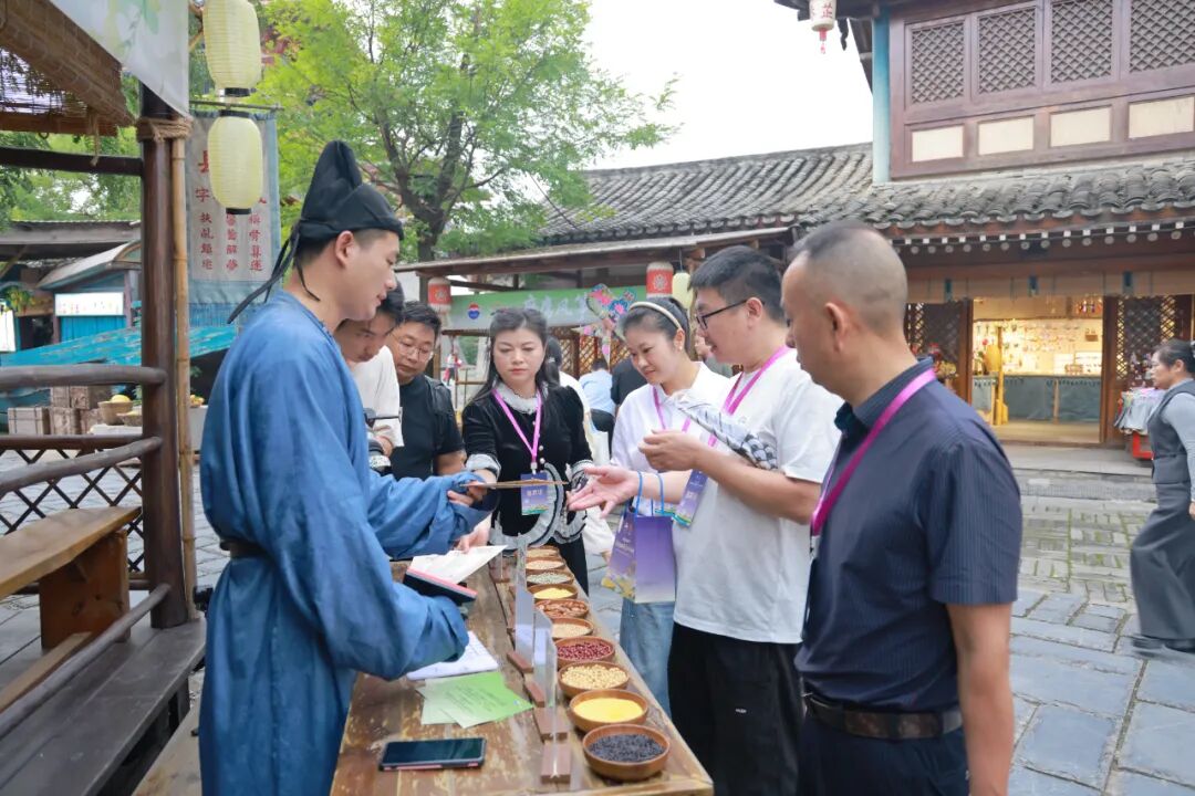 贵州茅台2026年湖北茅友嘉年华暨贵州茅台酒(春夏秋冬)四季文化产品发布会在襄阳举行