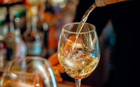 这10种意大利白葡萄酒，你都喝过哪些？